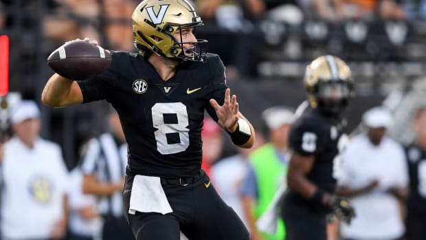 Purdue vs Iowa Experts Picks, Predictions, Week 6 - College Football News