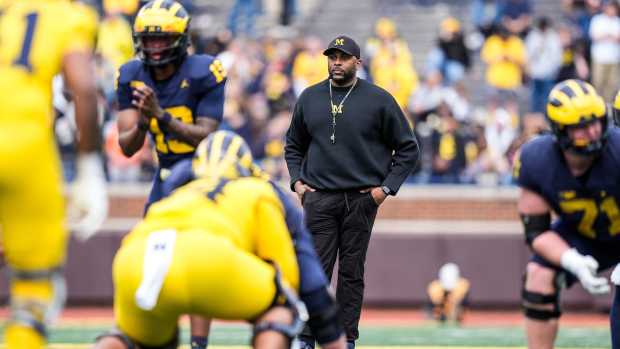 Michigan head coach Sherrone Moore watches a play behind quarterback Bryce Underwood (19) during the second half of the spring game at Michigan Stadium in Ann Arbor on Saturday, April 19, 2025.  © Junfu Han / USA TODAY NETWORK via Imagn Images