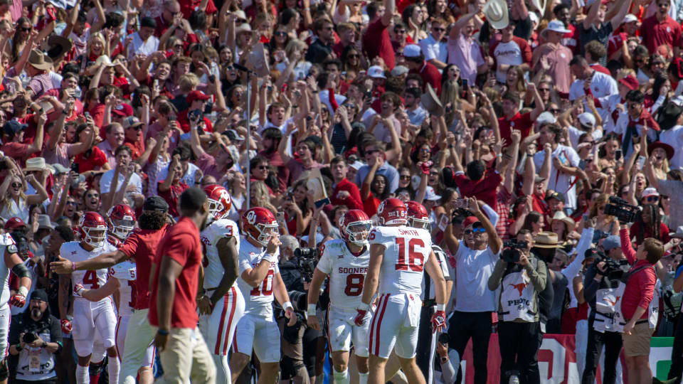 Watch College Football Scoreboard online