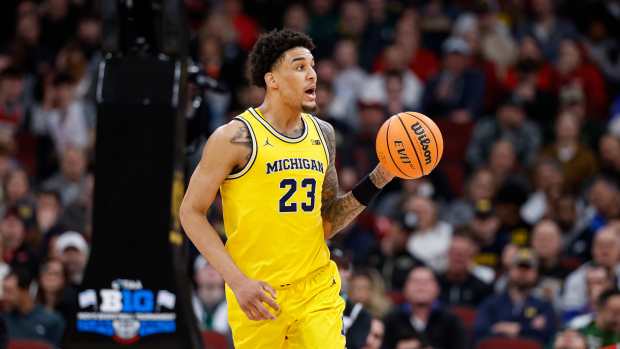 Mar 14, 2026; Chicago, IL, USA; Michigan Wolverines forward Yaxel Lendeborg (23) passes the ball against the Wisconsin Badgers during the second half at United Center. Mandatory Credit: Kamil Krzaczynski-Imagn Images