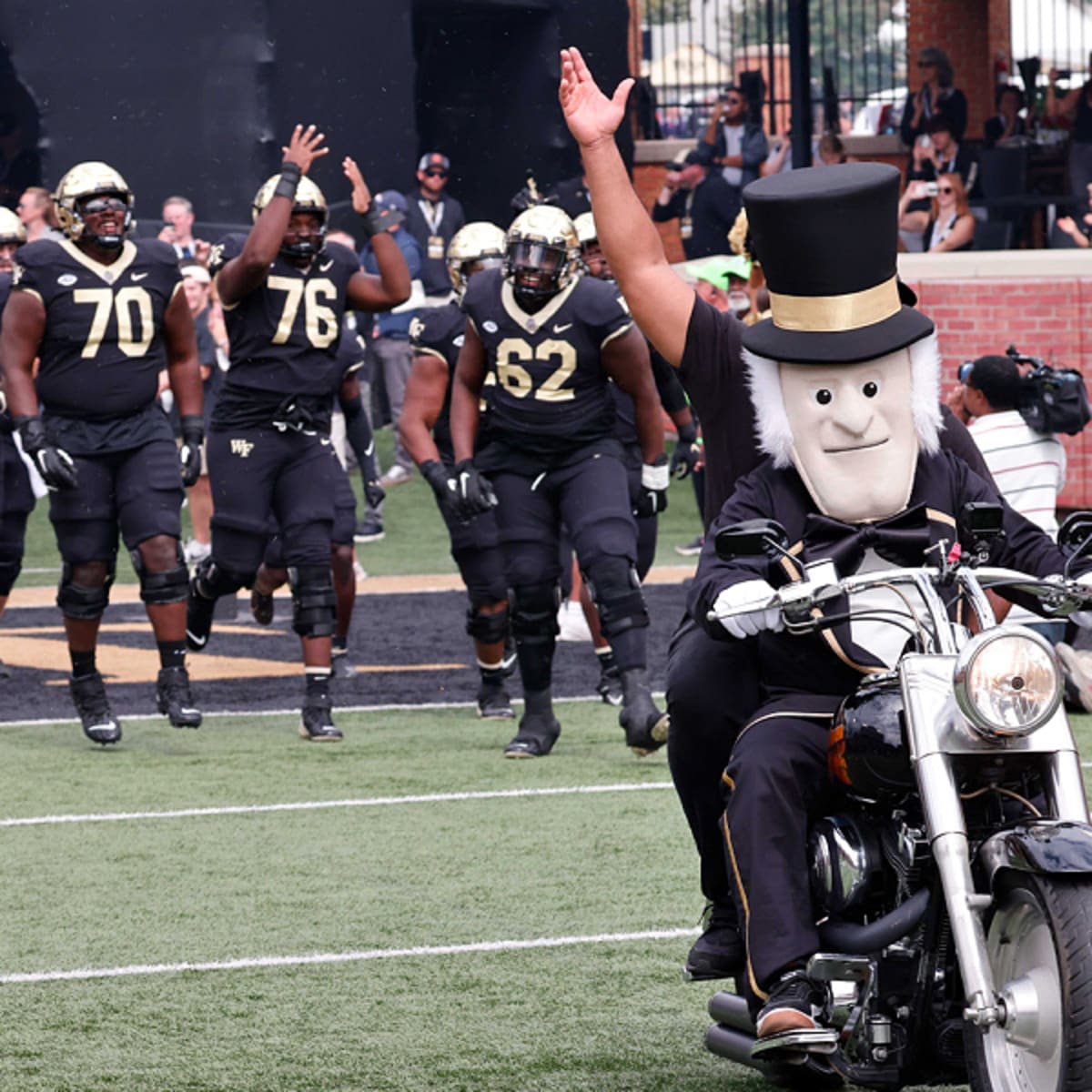 College Football Thursday: Boston College & Wake Forest Will Play