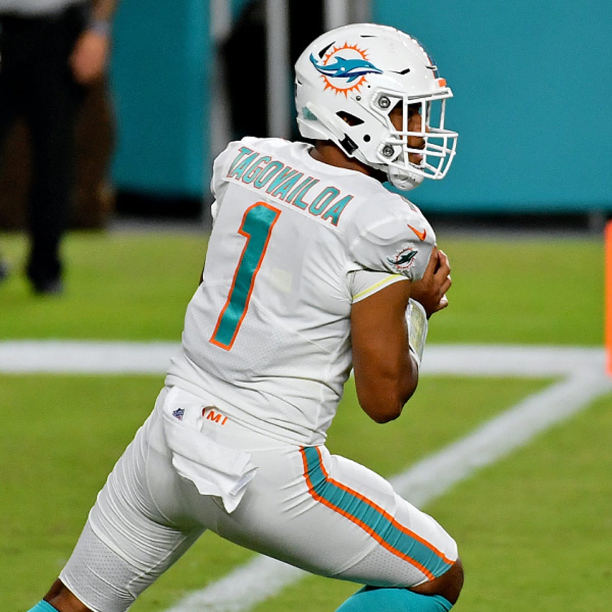 Latest Miami Dolphins news and previewing Sunday's home game against the  Los Angels Rams