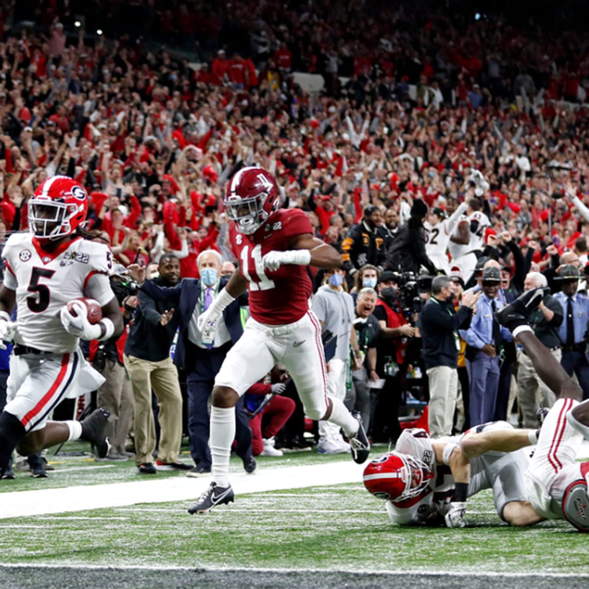 Alabama fans react to Cincinnati wearing all black for CFP Semifinal Game