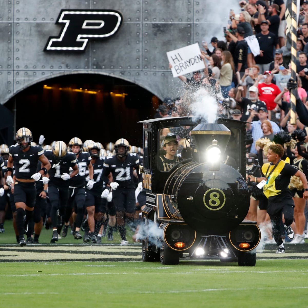 BoilerUniforms 🚂 on X: Illinois High school taking Purdue's logo and Indiana's  warm ups. This is either beautiful unity or a war crime. / X