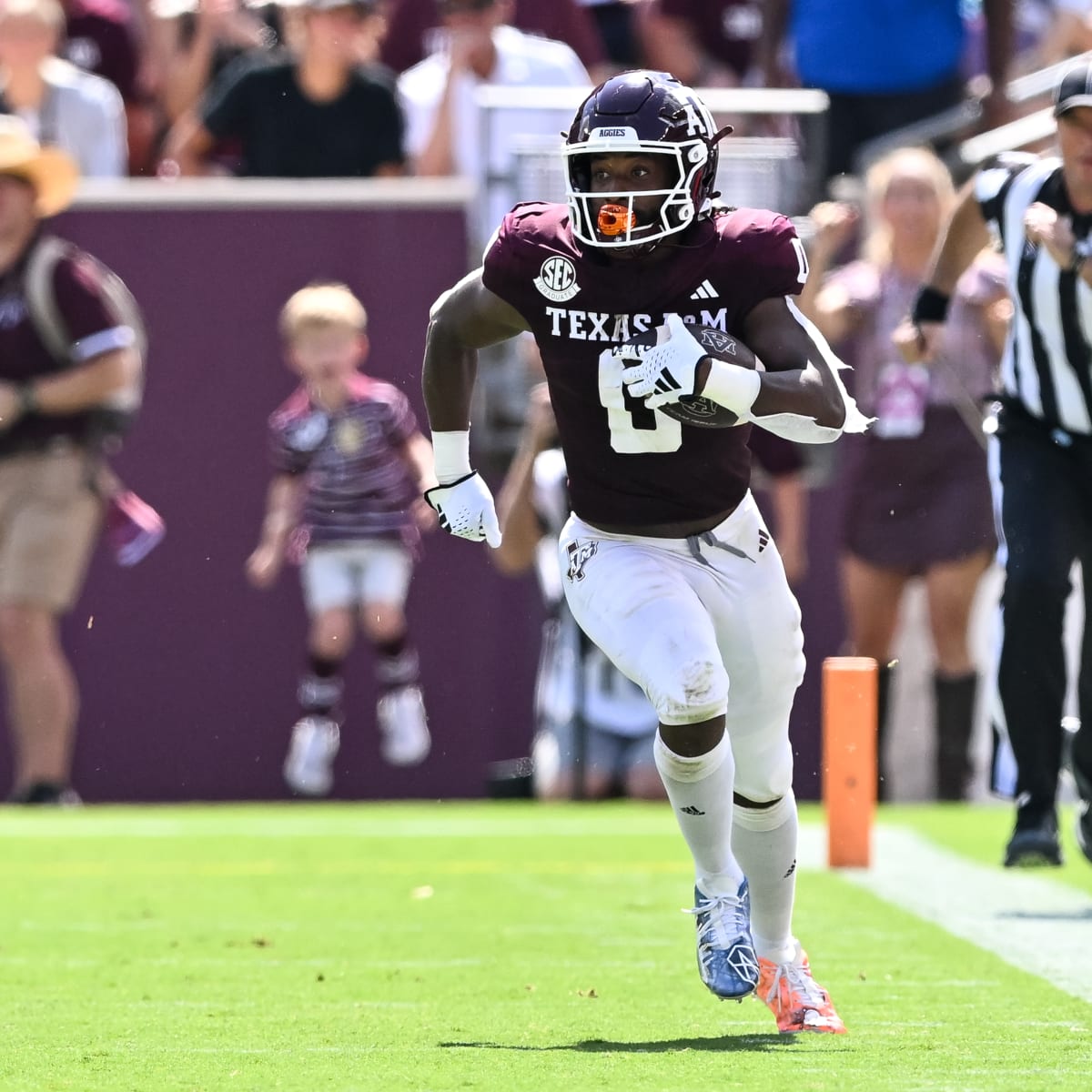 College football odds, picks, predictions for Week 5: Texas-Kansas,  A&M-Arkansas