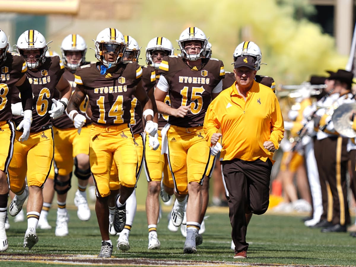 Fashion 101: Wyoming Football