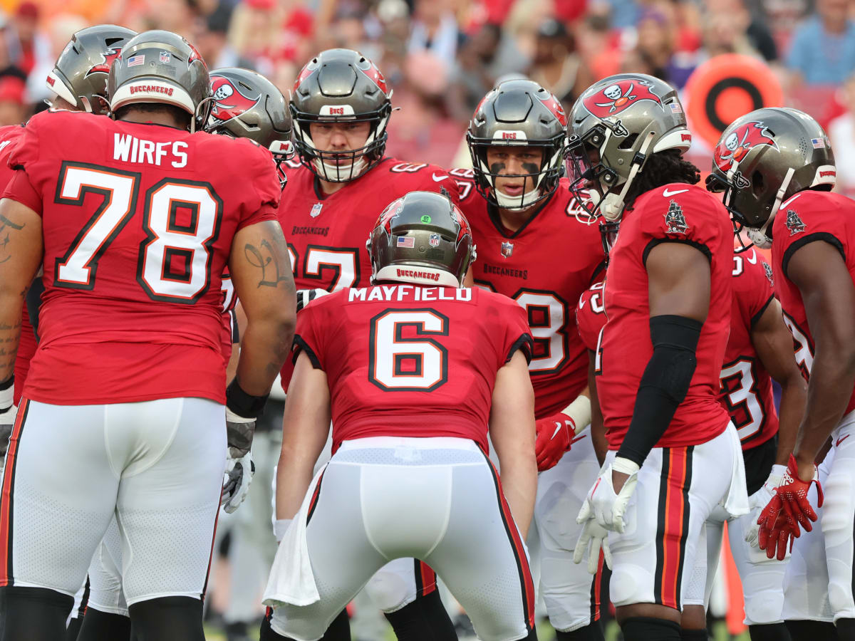 Experts Predict Who Will Win Between the Tampa Bay Buccaneers and