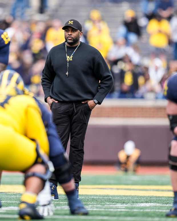 Michigan head coach Sherrone Moore watches a play behind quarterback Bryce Underwood (19) during the second half of the spring game at Michigan Stadium in Ann Arbor on Saturday, April 19, 2025.  © Junfu Han / USA TODAY NETWORK via Imagn Images