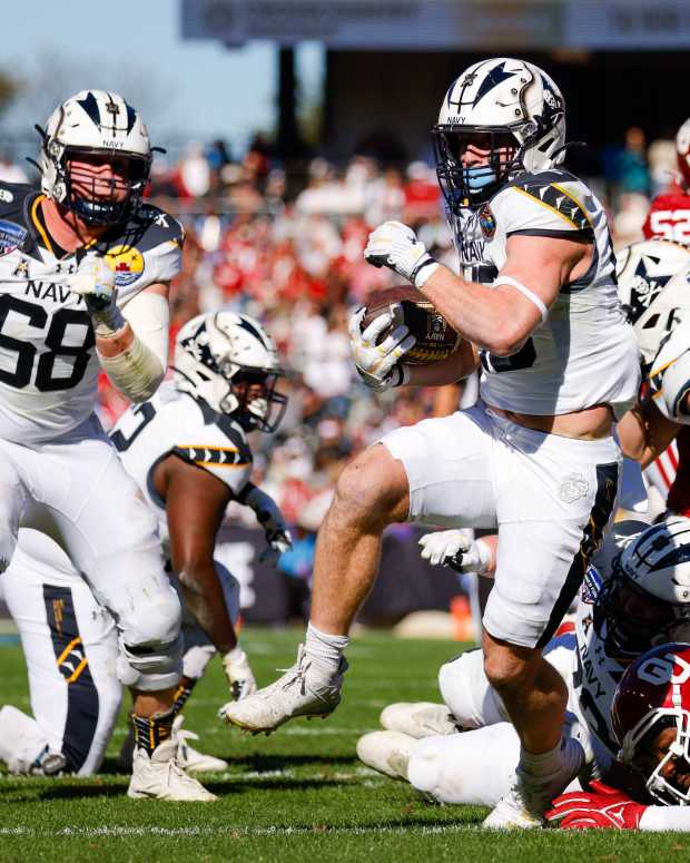 Dec 27, 2024; Fort Worth, TX, USA; Navy Midshipmen fullback Alex Tecza (46) rushes for a touchwon during the second quarter against the Oklahoma Sooners at Amon G. Carter Stadium. Mandatory Credit: Andrew Dieb-Imagn Images