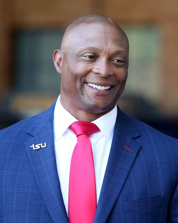 Tennessee State Head Coach Eddie George speaks to others Friday, Sept. 1, 2023, At Notre Dame Stadium in South Bend. The Tigers took part in a walkthrough of Notre The Tigers took part in a walkthrough at Notre Dame Stadium in South Bend prior to Saturday's game against the Irish. © GREG SWIERCZ / USA TODAY NETWORK