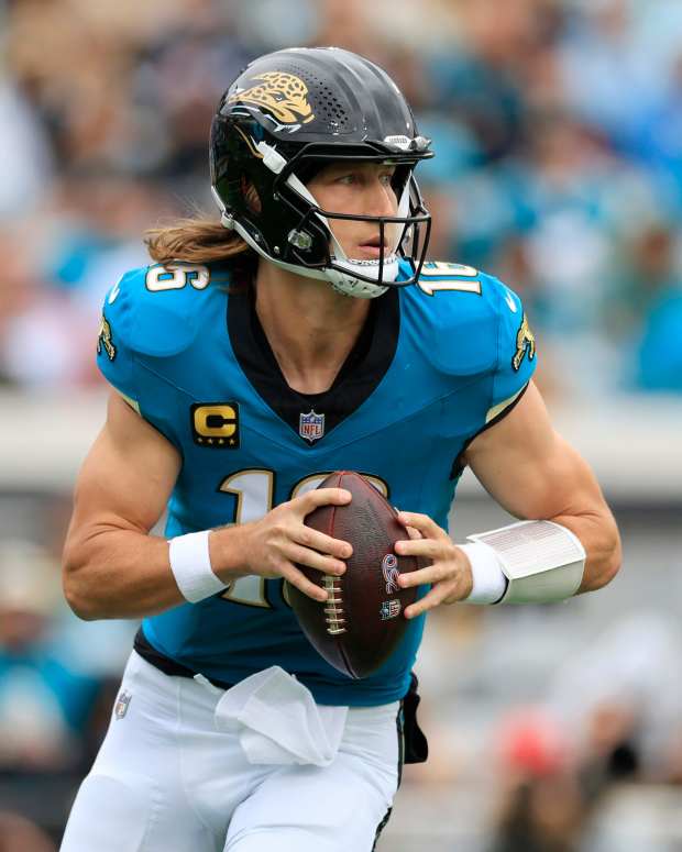 Jacksonville Jaguars quarterback Trevor Lawrence (16) looks to throw during the second quarter of an NFL football matchup at EverBank Stadium, Sunday, Jan. 4, 2026, in Jacksonville, Fla. The Jaguars defeated the Titans 41-7, capturing the AFC North title. [Corey Perrine/Florida Times-Union]