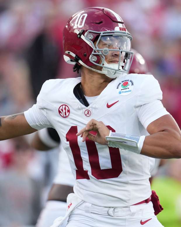 Jan 1, 2026; Pasadena, CA, USA; Alabama Crimson Tide quarterback Austin Mack (10) throws a pass against the Indiana Hoosiers in the second half of the 2026 Rose Bowl and quarterfinal game of the College Football Playoff at Rose Bowl Stadium. Mandatory Credit: Kirby Lee-Imagn Images