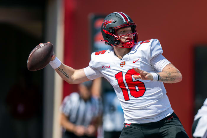 College Fantasy Football Rankings 2023: Quarterbacks - College Football ...