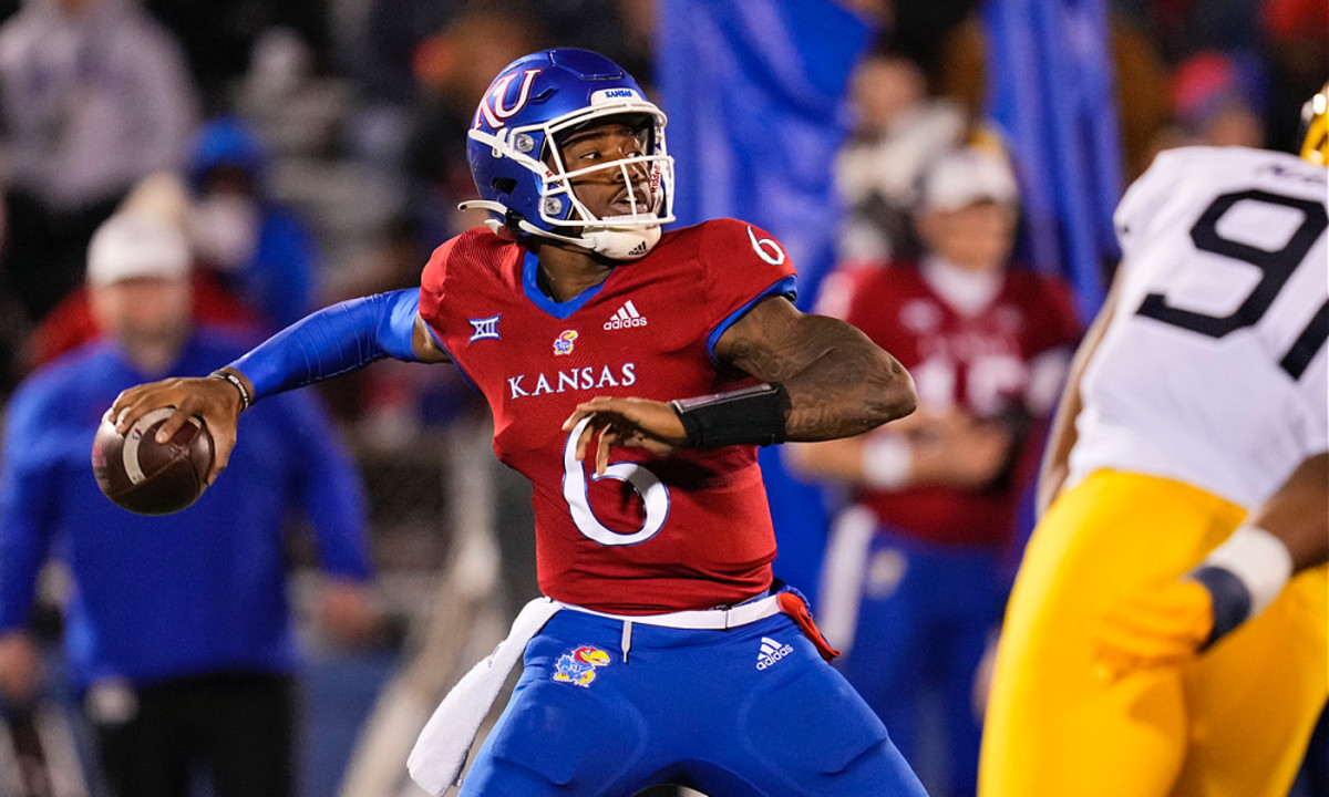 Kansas Jayhawks Top 10 Players College Football Preview 2022 College Football News College