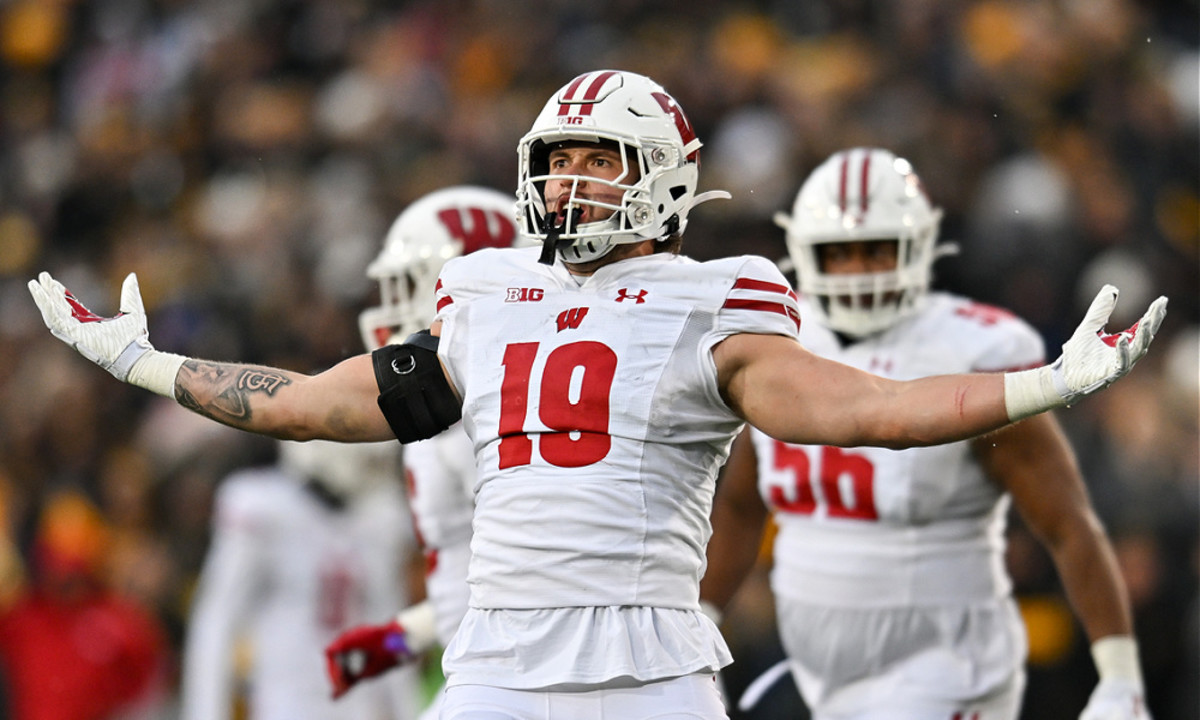 Wisconsin Vs Nebraska Prediction Game Preview - College Football News ...