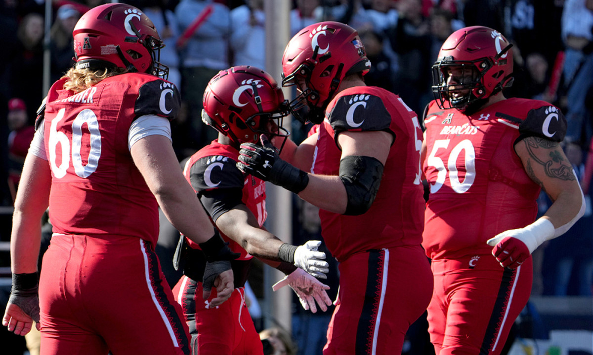 Louisville takes down Cincinnati in inaugural Fenway Bowl