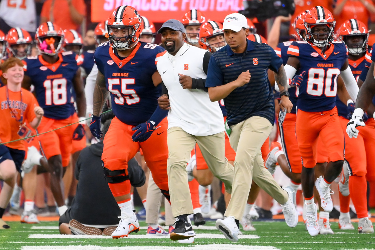 Top College Football ATS Picks o. 4 UConn at Syracuse, No. 5 East