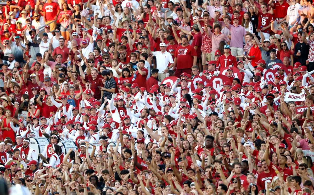 college football fans cheering