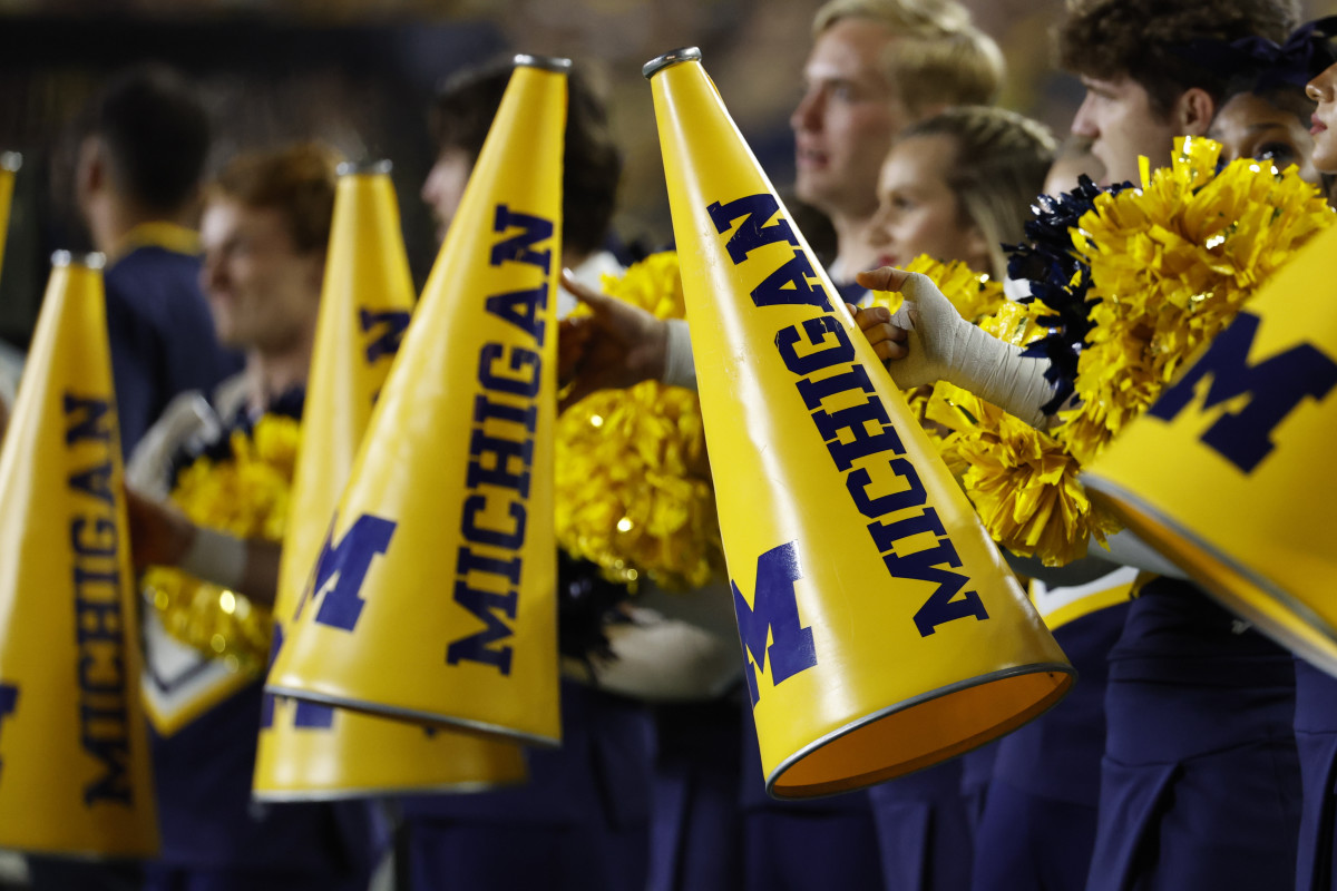 U OF M football ranks in top three