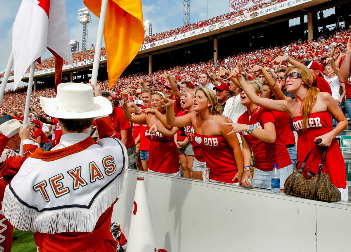 College football odds, picks, predictions for Week 6: Texas-OU