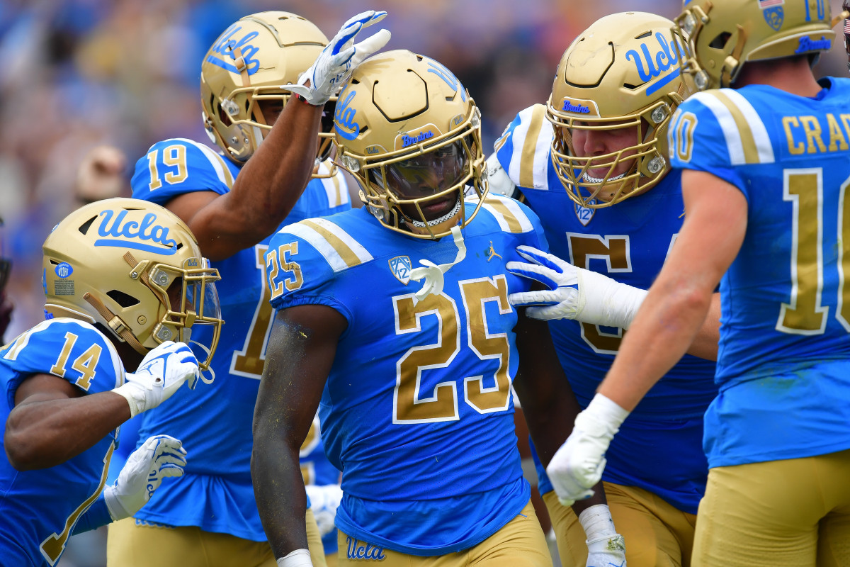 College Football Expert Picks For UCLA Vs. Oregon, Ohio State Vs. Iowa