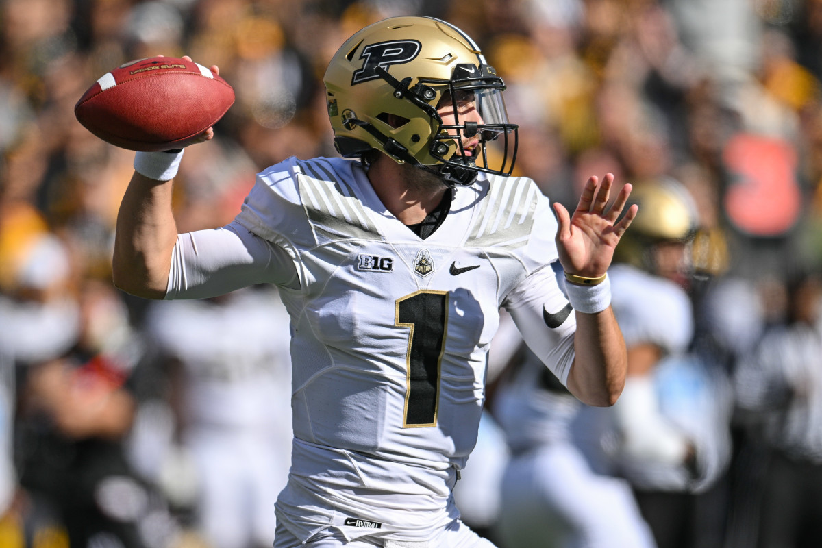 College Football Expert Picks For UCLA Vs. Oregon, Ohio State Vs. Iowa