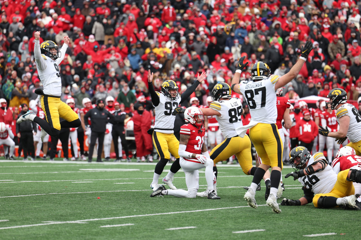 Nebraska vs Iowa Prediction, Preview, Betting Lines Big Thanksgiving